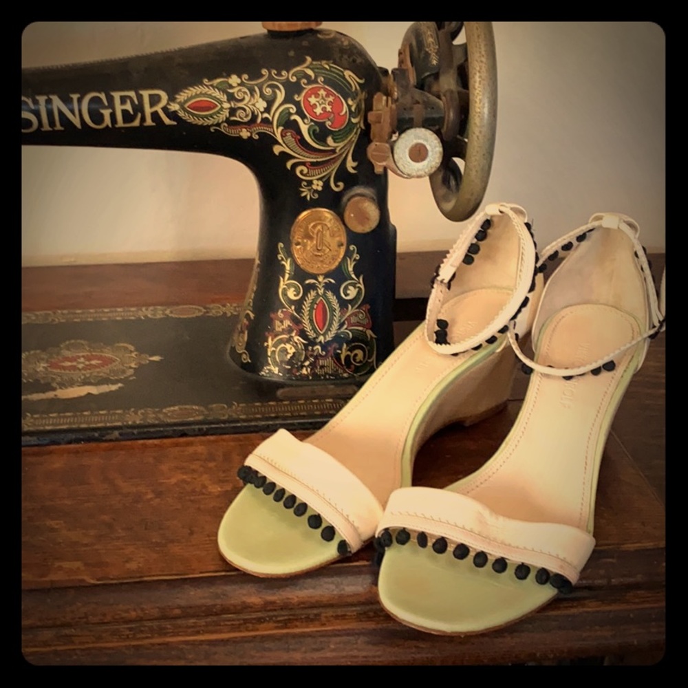 Mini wedge sandals